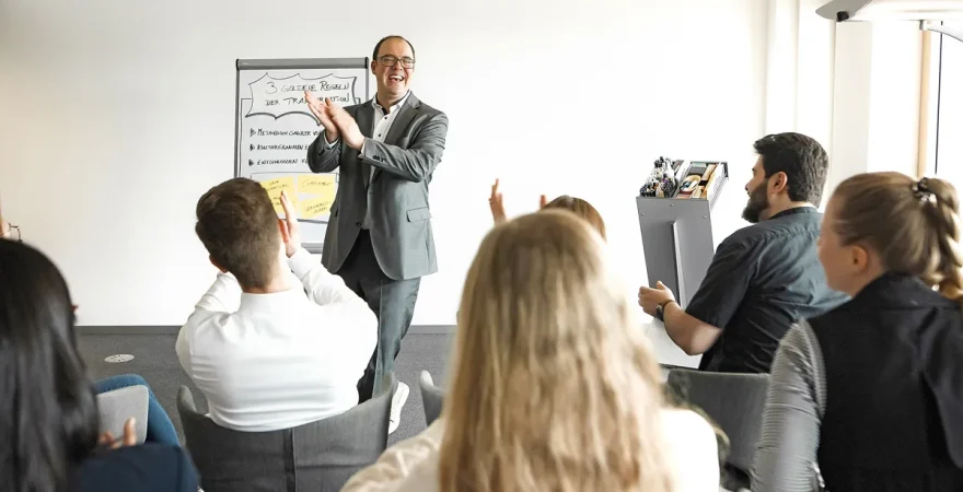 seminarraeume-holzhafen-hamburg-services-moebel-trainingsmaterial-1